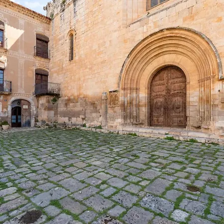 Casa L'abadia De Santes Creus, Tarragona. Santes Creus
